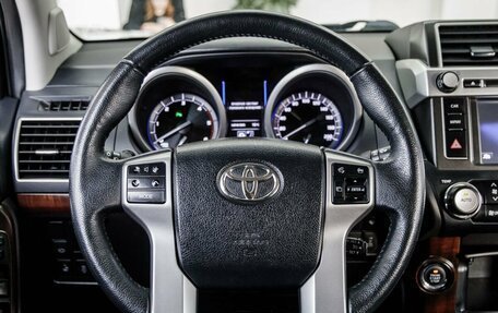 Toyota Land Cruiser Prado 150 рестайлинг 2, 2016 год, 3 500 000 рублей, 32 фотография