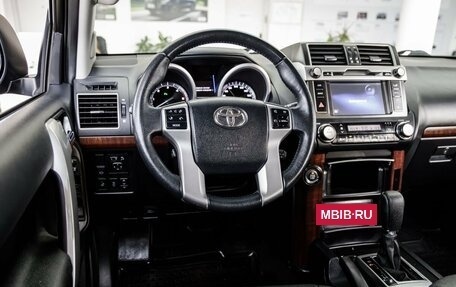 Toyota Land Cruiser Prado 150 рестайлинг 2, 2016 год, 3 500 000 рублей, 23 фотография