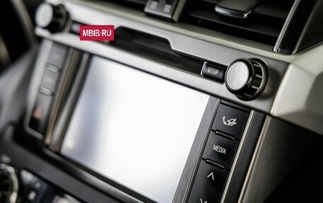 Toyota Land Cruiser Prado 150 рестайлинг 2, 2016 год, 3 500 000 рублей, 26 фотография