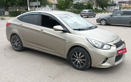 Hyundai Solaris II рестайлинг, 2013 год, 850 000 рублей, 3 фотография