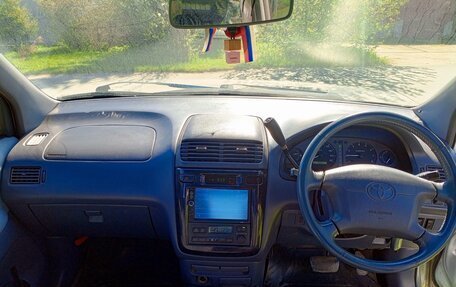 Toyota Gaia, 2001 год, 600 000 рублей, 3 фотография