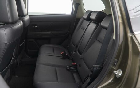 Mitsubishi Outlander III рестайлинг 3, 2018 год, 2 899 000 рублей, 11 фотография