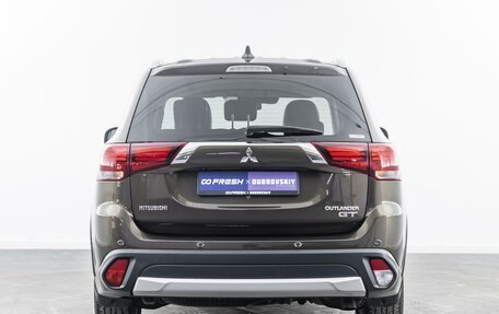 Mitsubishi Outlander III рестайлинг 3, 2018 год, 2 899 000 рублей, 4 фотография