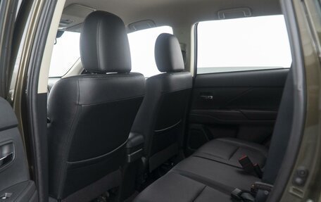 Mitsubishi Outlander III рестайлинг 3, 2018 год, 2 899 000 рублей, 13 фотография