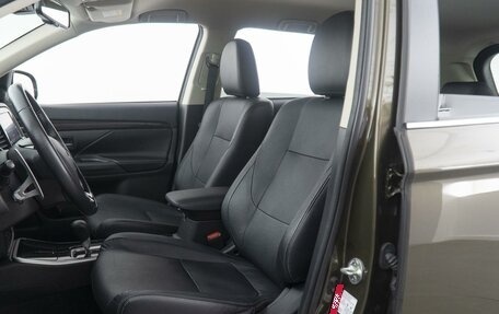 Mitsubishi Outlander III рестайлинг 3, 2018 год, 2 899 000 рублей, 12 фотография