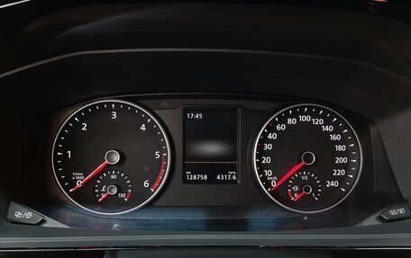 Volkswagen Multivan T6 рестайлинг, 2018 год, 3 950 000 рублей, 8 фотография