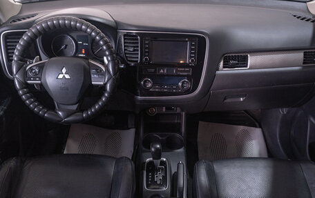Mitsubishi Outlander III рестайлинг 3, 2012 год, 1 699 000 рублей, 8 фотография