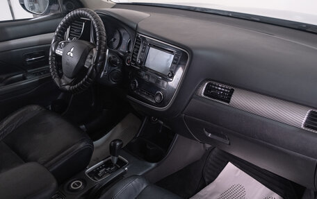 Mitsubishi Outlander III рестайлинг 3, 2012 год, 1 699 000 рублей, 17 фотография