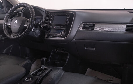 Mitsubishi Outlander III рестайлинг 3, 2012 год, 1 699 000 рублей, 16 фотография