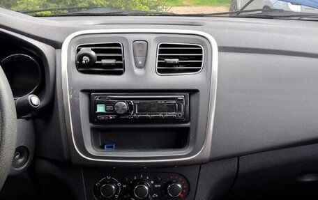 Renault Logan II, 2015 год, 500 000 рублей, 2 фотография