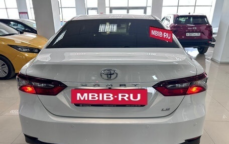 Toyota Camry, 2022 год, 3 300 000 рублей, 5 фотография