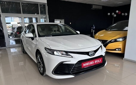 Toyota Camry, 2022 год, 3 300 000 рублей, 3 фотография