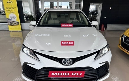 Toyota Camry, 2022 год, 3 300 000 рублей, 2 фотография