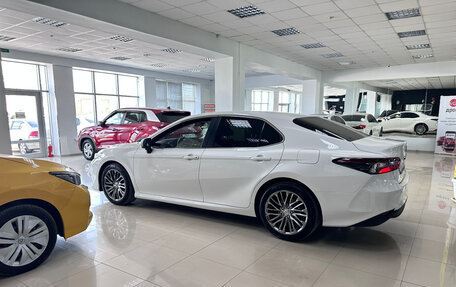 Toyota Camry, 2022 год, 3 300 000 рублей, 7 фотография