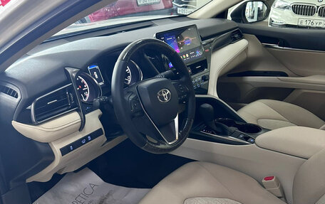 Toyota Camry, 2022 год, 3 300 000 рублей, 10 фотография