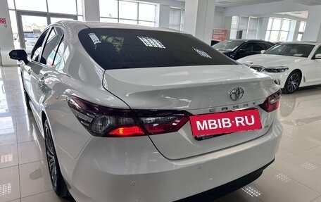 Toyota Camry, 2022 год, 3 300 000 рублей, 6 фотография