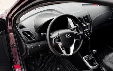 Hyundai Solaris II рестайлинг, 2012 год, 920 000 рублей, 10 фотография