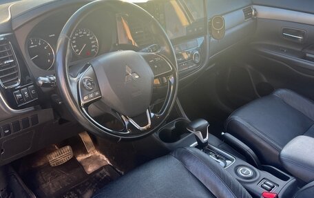 Mitsubishi Outlander III рестайлинг 3, 2015 год, 1 800 000 рублей, 6 фотография