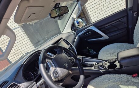 Mitsubishi Pajero Sport III рестайлинг, 2018 год, 3 120 000 рублей, 9 фотография