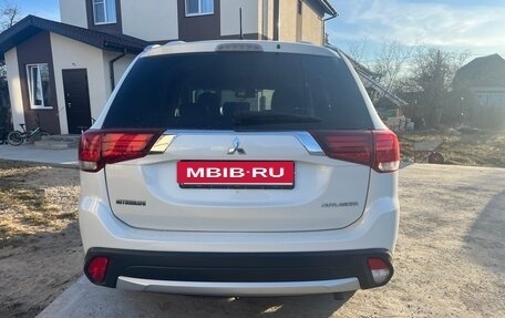Mitsubishi Outlander III рестайлинг 3, 2015 год, 1 800 000 рублей, 3 фотография