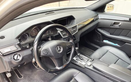 Mercedes-Benz E-Класс, 2011 год, 2 350 000 рублей, 10 фотография