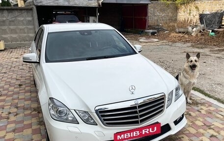 Mercedes-Benz E-Класс, 2011 год, 2 350 000 рублей, 2 фотография