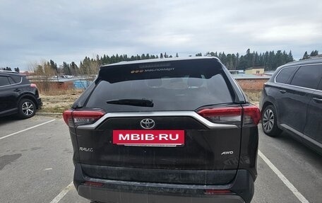 Toyota RAV4, 2021 год, 2 000 000 рублей, 3 фотография