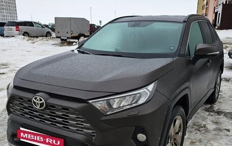 Toyota RAV4, 2021 год, 2 000 000 рублей, 2 фотография