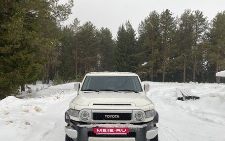 Toyota FJ Cruiser, 2014 год, 4 500 000 рублей, 2 фотография