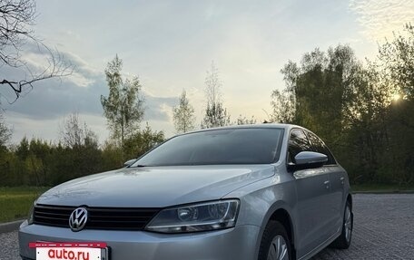 Volkswagen Jetta VI, 2013 год, 1 320 000 рублей, 2 фотография