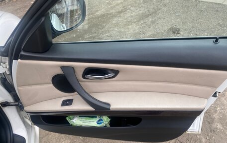 BMW 3 серия, 2011 год, 1 200 000 рублей, 14 фотография