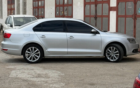 Volkswagen Jetta VI, 2013 год, 1 580 000 рублей, 2 фотография