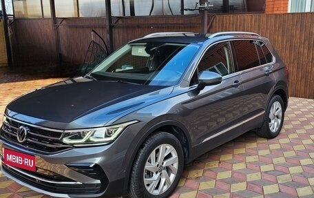 Volkswagen Tiguan II, 2021 год, 3 980 000 рублей, 1 фотография