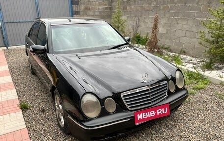 Mercedes-Benz E-Класс, 2000 год, 400 000 рублей, 1 фотография