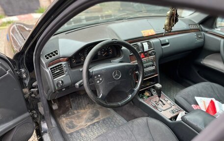 Mercedes-Benz E-Класс, 2000 год, 400 000 рублей, 4 фотография