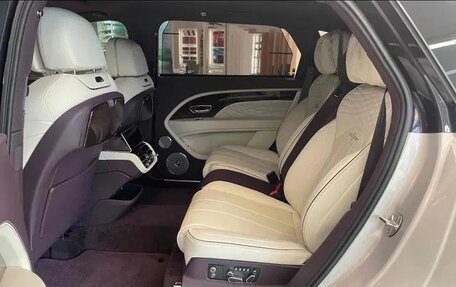 Bentley Bentayga I, 2024 год, 31 900 000 рублей, 12 фотография