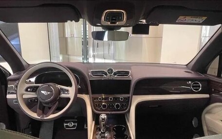 Bentley Bentayga I, 2024 год, 31 900 000 рублей, 9 фотография