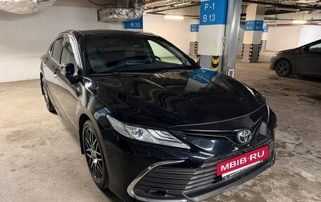 Toyota Camry, 2021 год, 3 990 000 рублей, 2 фотография