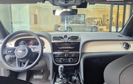 Bentley Bentayga I, 2024 год, 30 650 000 рублей, 9 фотография