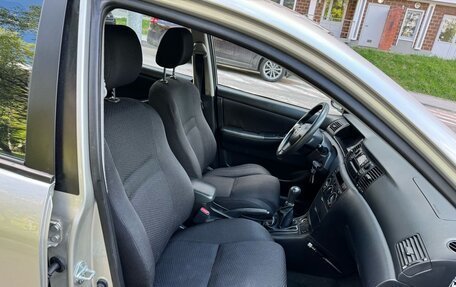 Toyota Corolla, 2005 год, 595 000 рублей, 10 фотография
