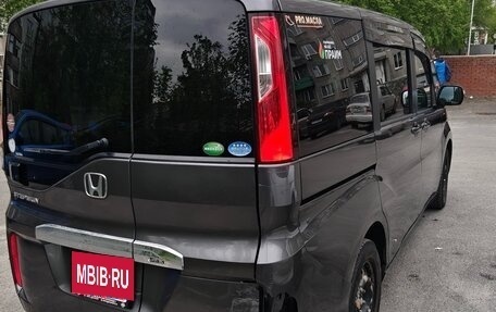 Honda Stepwgn IV, 2016 год, 1 850 000 рублей, 5 фотография