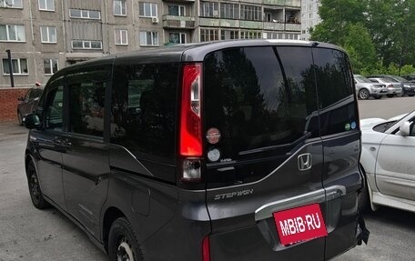Honda Stepwgn IV, 2016 год, 1 850 000 рублей, 6 фотография