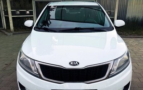 KIA Rio III рестайлинг, 2013 год, 750 000 рублей, 2 фотография