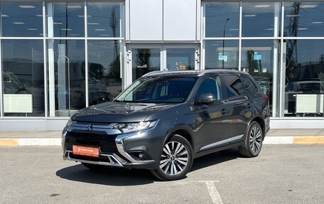 Mitsubishi Outlander III рестайлинг 3, 2019 год, 2 350 000 рублей, 1 фотография