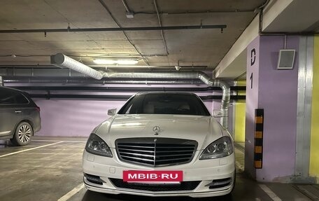 Mercedes-Benz S-Класс, 2011 год, 2 000 000 рублей, 3 фотография