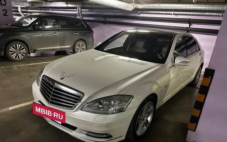 Mercedes-Benz S-Класс, 2011 год, 2 000 000 рублей, 2 фотография