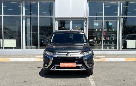 Mitsubishi Outlander III рестайлинг 3, 2019 год, 2 350 000 рублей, 2 фотография