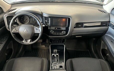 Mitsubishi Outlander III рестайлинг 3, 2019 год, 2 350 000 рублей, 9 фотография