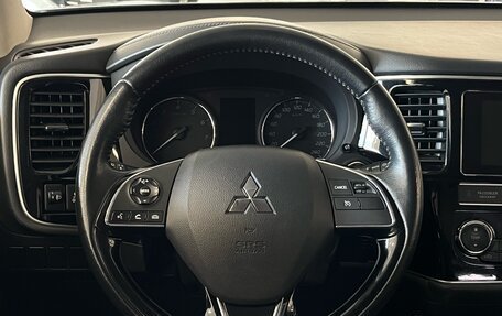 Mitsubishi Outlander III рестайлинг 3, 2019 год, 2 350 000 рублей, 15 фотография