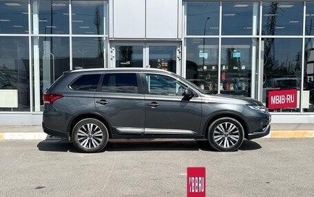Mitsubishi Outlander III рестайлинг 3, 2019 год, 2 350 000 рублей, 4 фотография